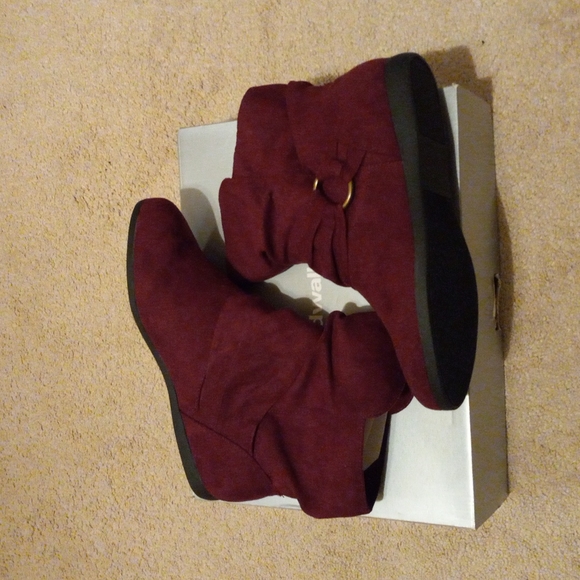 NWT Booties (9.5) W - Picture 2 of 6